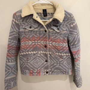 Wrangler Women's Gray and Red Aztec Patterned Jacket small